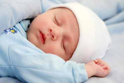 Нормы и отклонения в поведении новорожденного